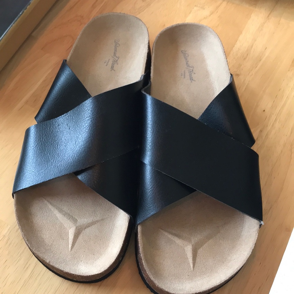 Universal threads sandals
